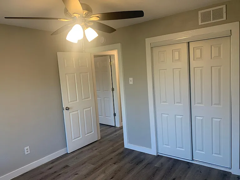 10004 Olmos Dr — Photo 22