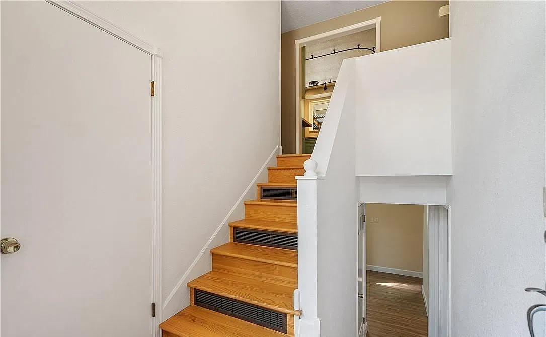 2 bed, 1000 sqft, $1,800 — Photo 3