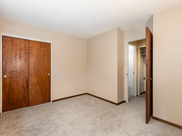 215 Birch St S — Photo 18