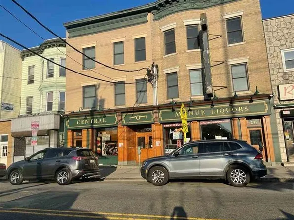 210-212 Central Ave #202, Jersey City, NJ 07307