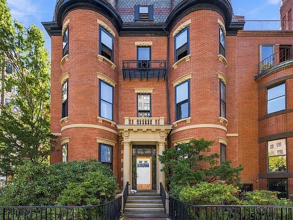 2nd image of 299 Beacon St
