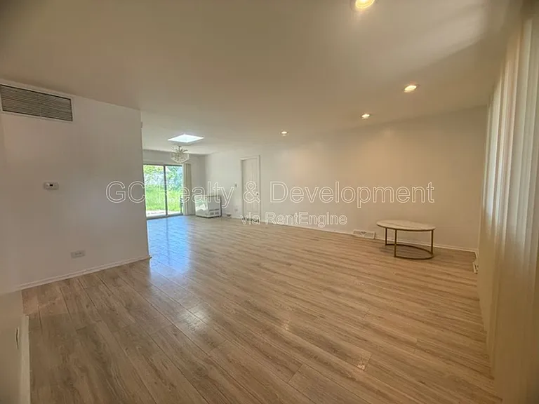 14949 Highland Ave — Photo 2
