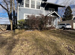 1741 Middlehurst Rd, Cleveland Heights, OH 44118