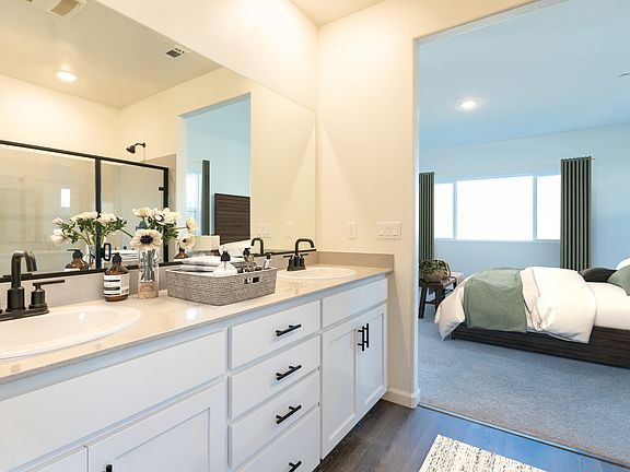 Owner s bath with dual sinks