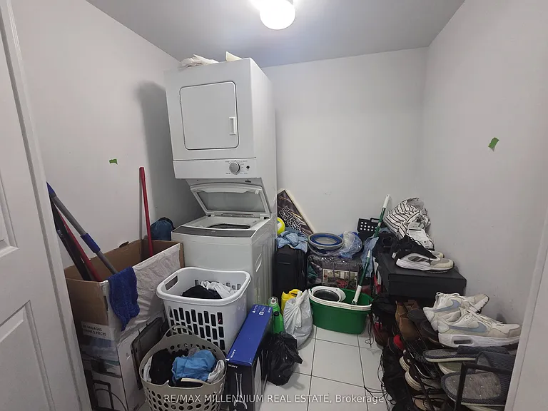 30 Meadowglen Pl #214 — Photo 13