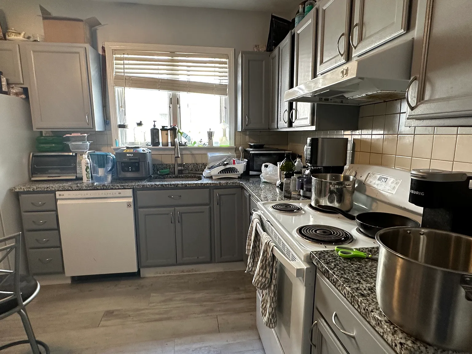 6 bed, 9999 sqft, $7,200 — Photo 3