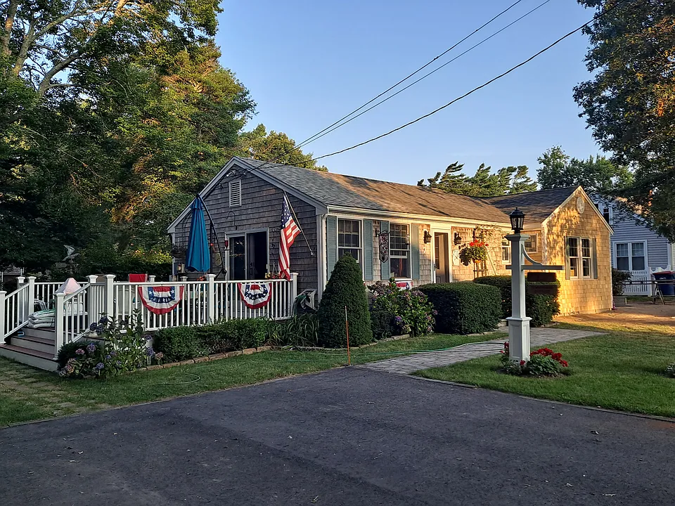 7 Cedar Point Ave