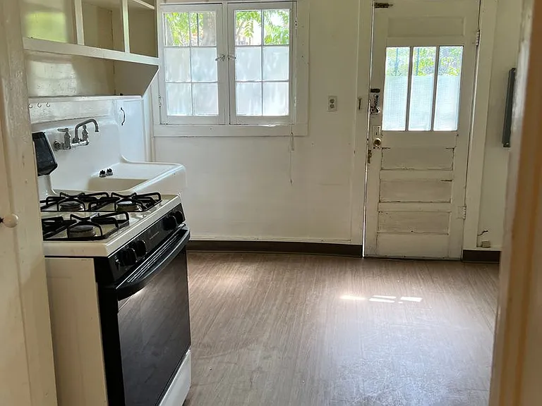 739 Dunlap St — Photo 3