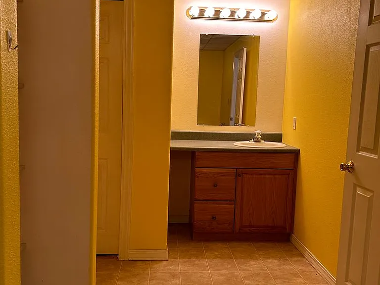 483 Ashleigh Ln #B — Photo 3