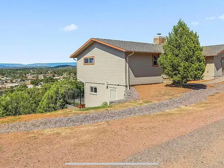 212 E Ridge Ln — Photo 12