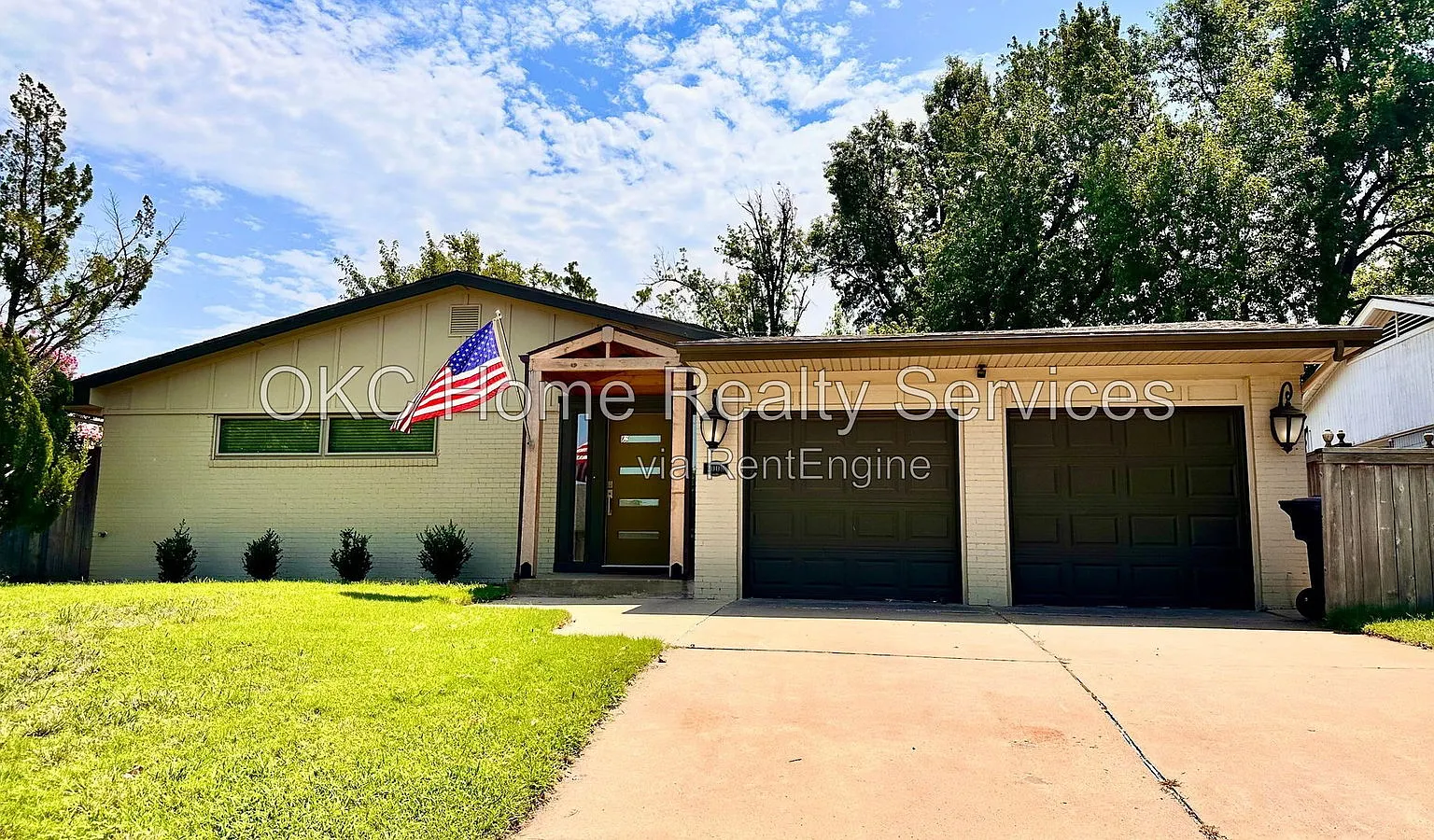 3 bed, 2.0 bath, 1445 sqft, $1,913 — Photo 1