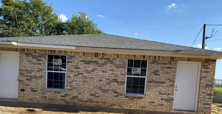 206 Martinez Dr — Photo 1