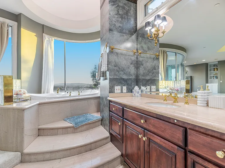2261 Liane Ln — Photo 25