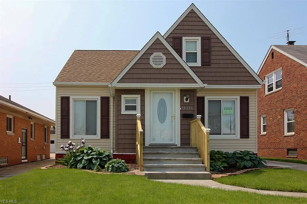 10716 Vernon Ave photo 1