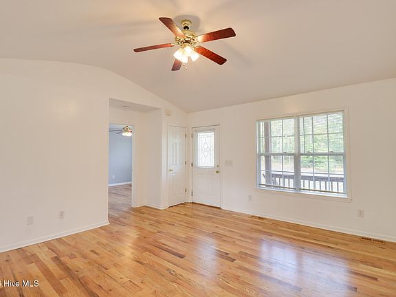 4th image of 668 Westwood Road