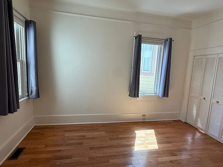 875 Huron Ave — Photo 10