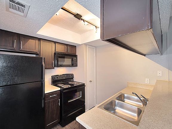5th image of 1300 Patricia APT 0411