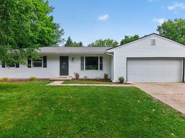 313 Dutch Mill Dr, Flushing, MI 48433