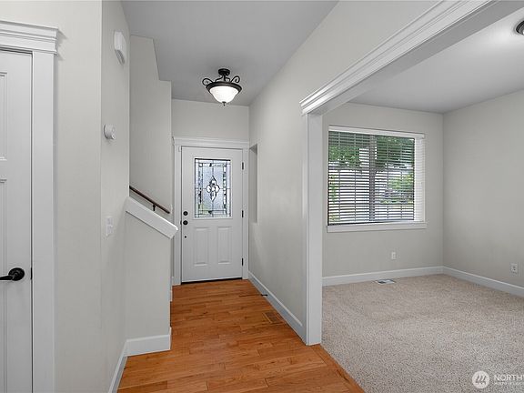 4th image of 4437 McKinley Street NE