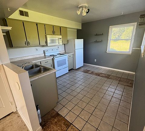 3rd image of 270 Stone Rd #2