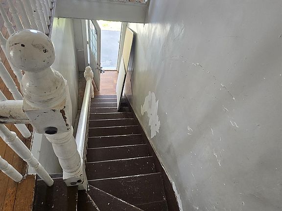 3rd image of 211 Lagrange St