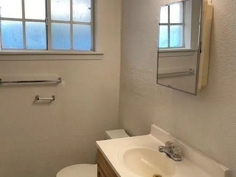 5521 Columbia Ave — Photo 3