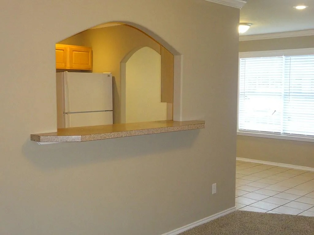 3 bed, 2.0 bath, 1680 sqft, $2,200 — Photo 4