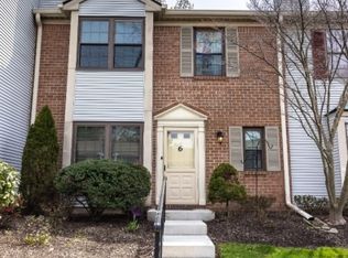 6 Lyon Ln, Franklin Park, NJ 08823