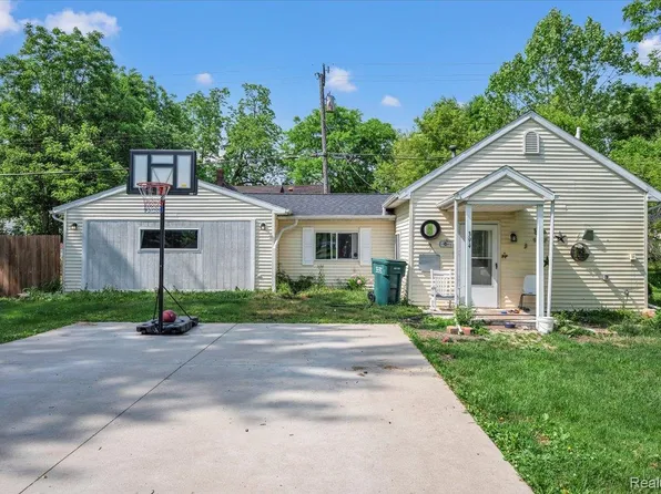 394 S Elm St, Lapeer, MI 48446