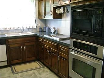 5th image of 400 Woodbridge Ln
