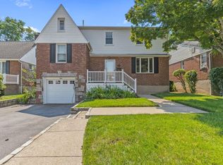 8 Walnut Rd, East Rockaway, NY 11518