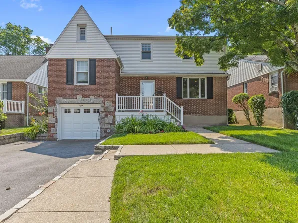 8 Walnut Road, East Rockaway, NY 11518