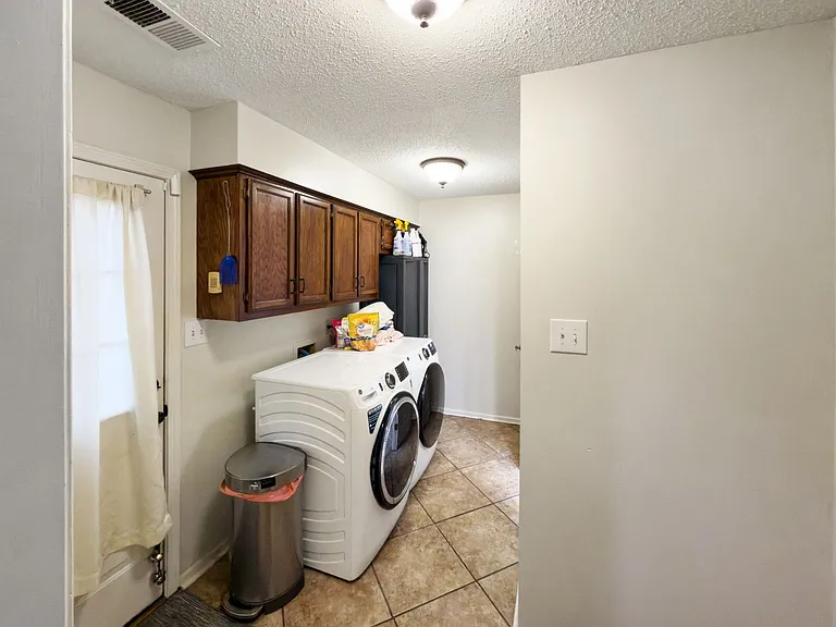 743 Grovewood Dr — Photo 10