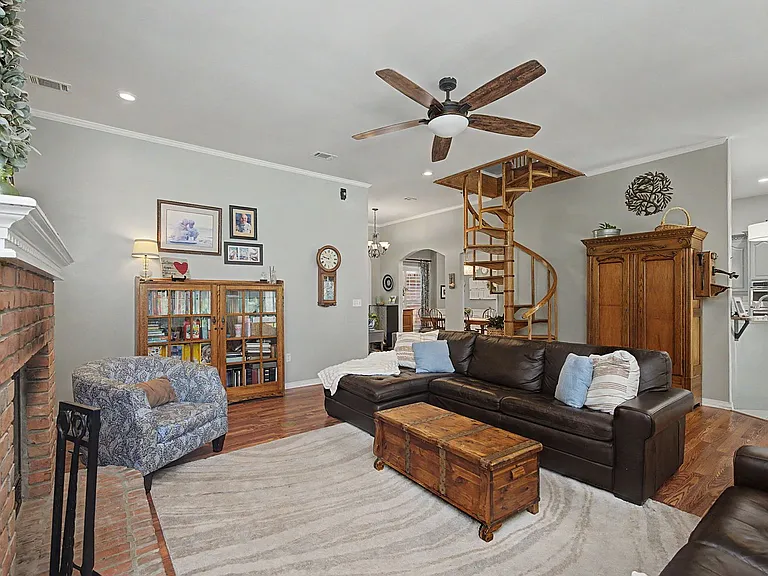 1626 Oakmont Cir — Photo 17