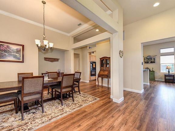 3rd image of 2354 Summer Dr