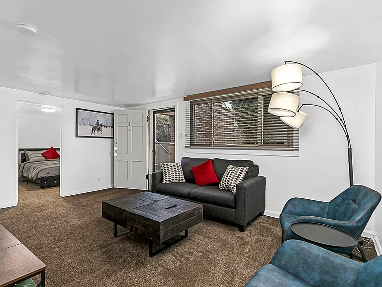 710 W 1st Ave #1 — Photo 5