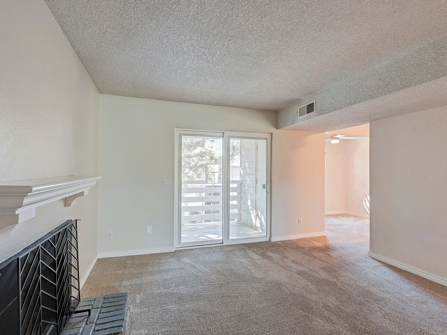 3141 S Tamarac Dr — Photo 3
