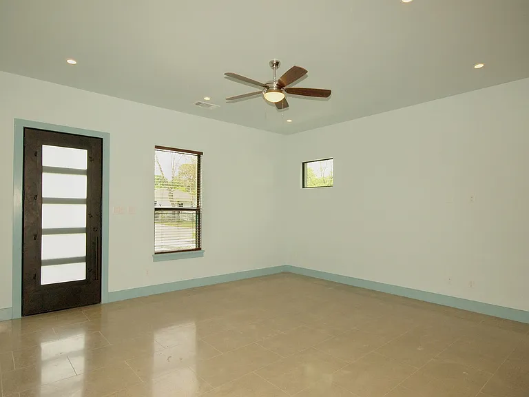 306 Franklin Blvd — Photo 6