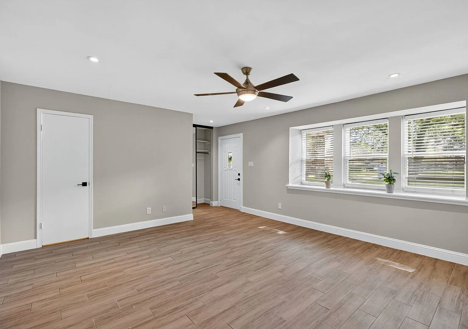 Renovated 3BR Townhome in Houston — Photo 3