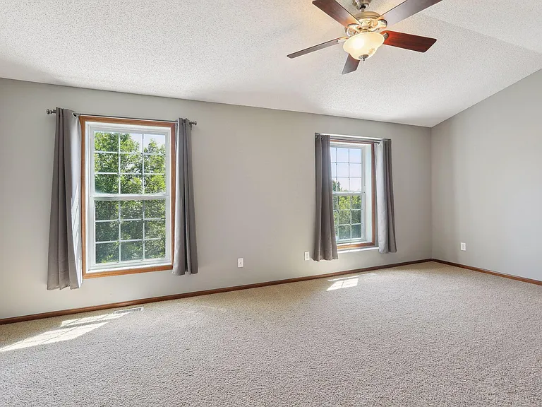 15024 Farnham Ave N — Photo 18