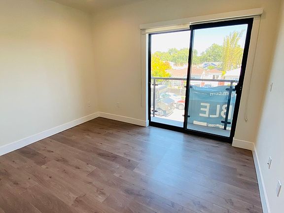 4th image of 4227 McLaughlin Ave #301