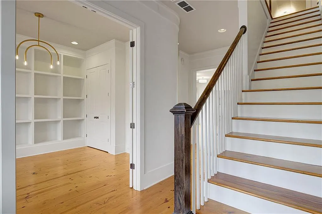 6 bed, 4.5 bath, 2518 sqft, $8,000 — Photo 4