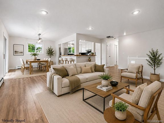 2nd image of 1404 E Fremont Circle N