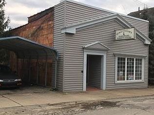 2nd image of 1621 Main St