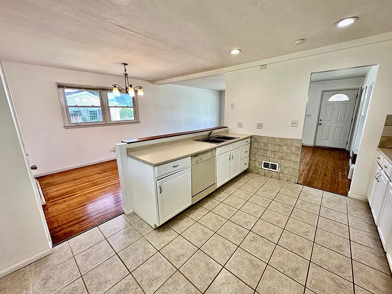 1942 Crooked Oak Dr — Photo 18