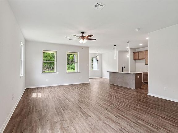 4th image of 836 Dandelion Dr
