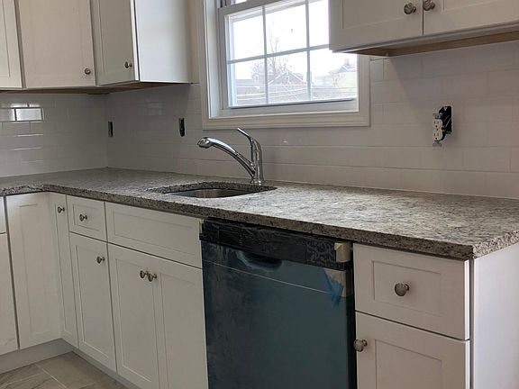 4th image of 156 Midland Ave Unit 3