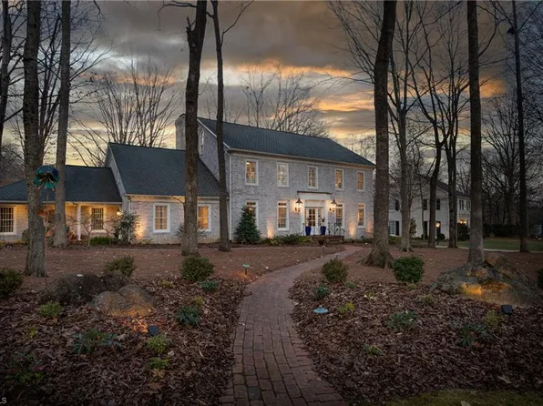 402 Parkmont Dr, Greensboro, NC 27408