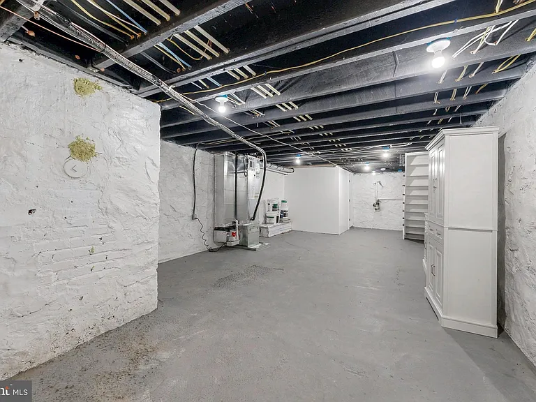 2320 W Lexington St — Photo 31