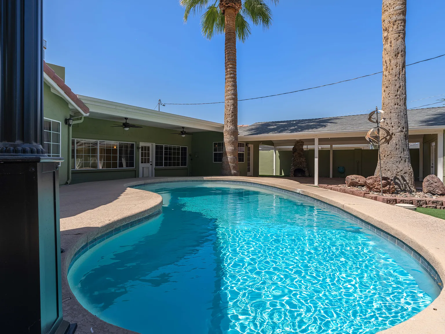 4 bed, 2394 sqft, $4,250 — Photo 3